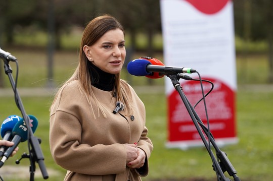 Prof. dr Sanja Radojević Škodrić, koja je posadila prvu ružu, navela je da se poslednjih godina budžet za retke bolesti znatno uvećao