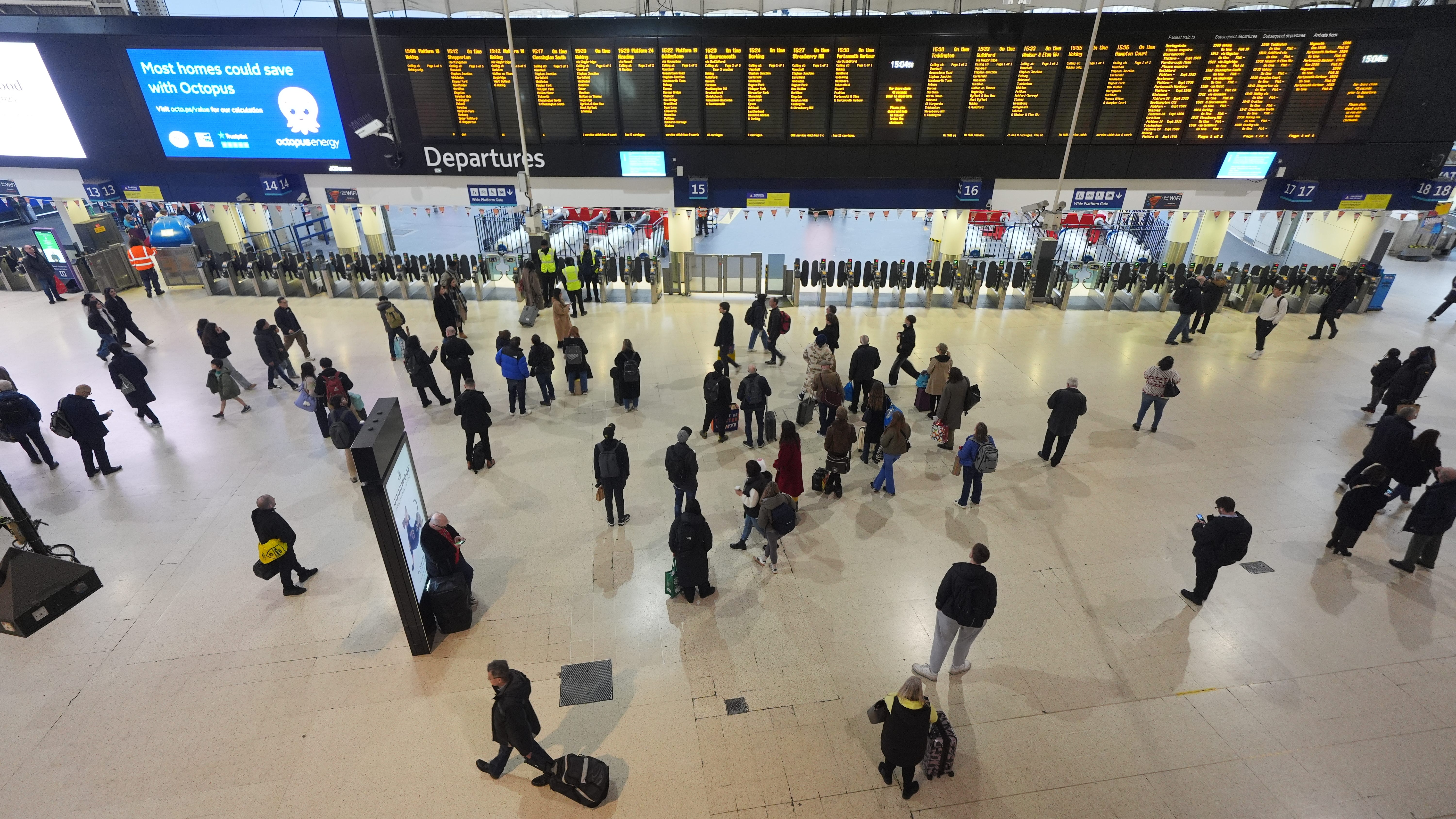 London Waterloo: Major signalling failure disrupts travel