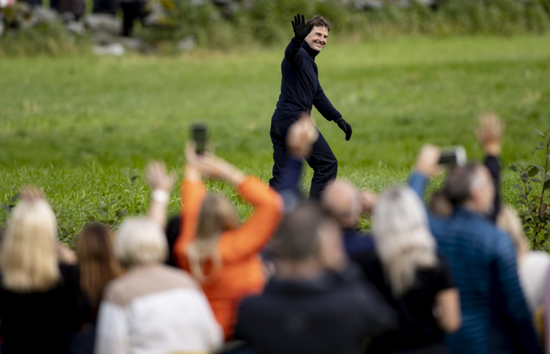 Tom Cruise pozdrawia fanów