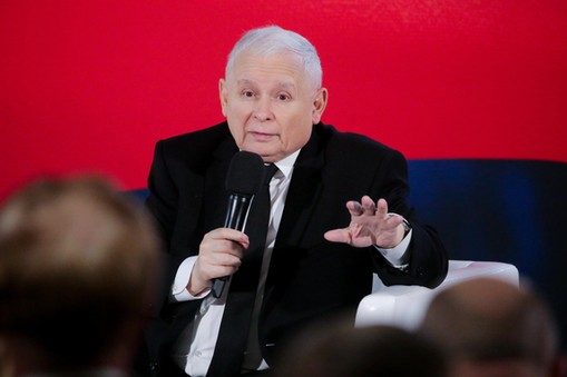 Prezes Prawa i Sprawiedliwości Jarosław Kaczyński podczas spotkania z mieszkańcami Ełku