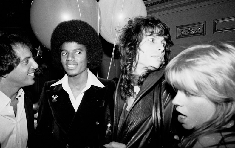 Współwłaściciel Studia 54 Steve Rubell, Michael Jackson, Steven Tyler z zespołu Aerosmith i piosenkarka Cherrie Currie w Studio 54, 1977 r. 