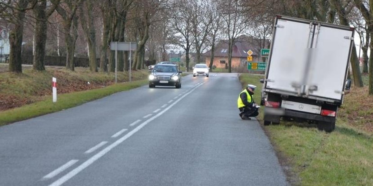 Kujawsko-Pomorskie: Mercedes potrącił 16-latkę. Dziewczyna zmarła