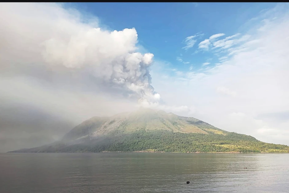 Erupcija vulkana Ruang, Indonezija, 18. aprila