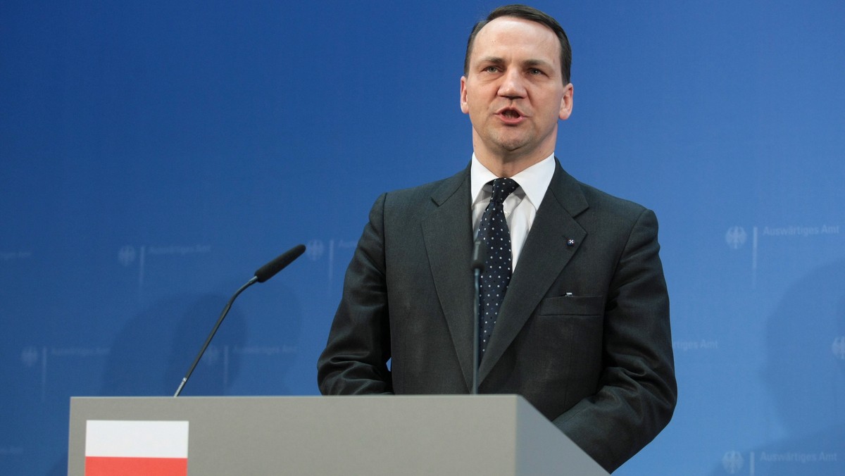 Szef MSZ Radosław Sikorski napisał list do dyrektora berlińskiego hotelu, w którym upomina się o polską telewizję w pokojach. Apeluje też, by w jego ślady poszli polscy turyści. Domagajmy się swoich praw podczas pobytu za granicą - wyjaśnił.