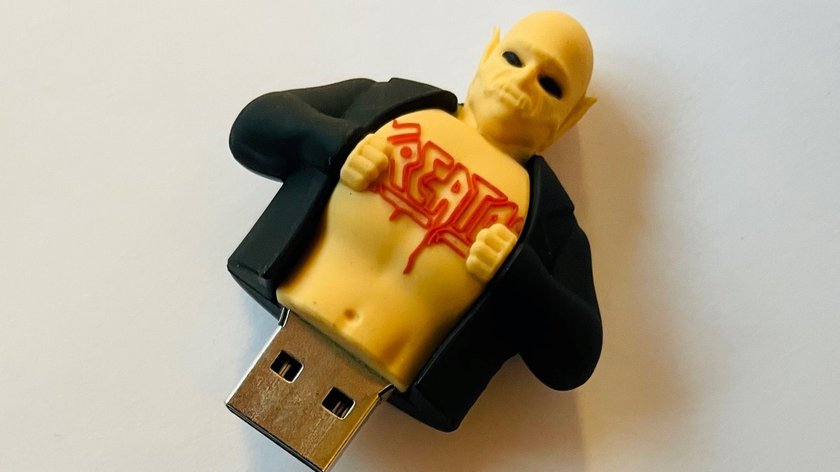 Demon z USB pełen bluźnierczego przekazu.