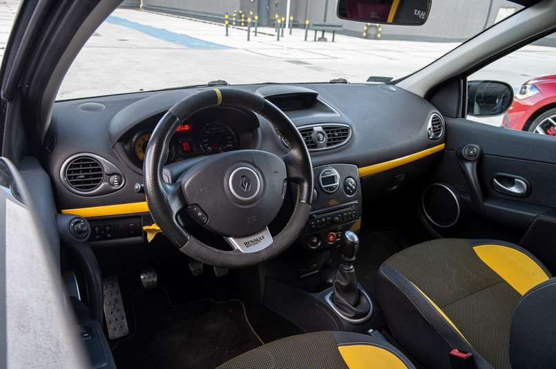 Renault Clio RS vs Volkswagen Polo GTI