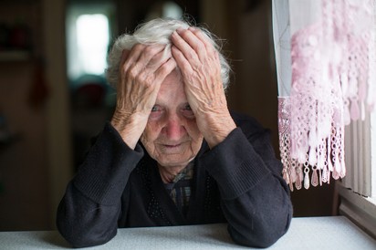 Depresszív a nagymama, nagypapa? Napi 20 percet sétáljon vele, és sokat segíthet!