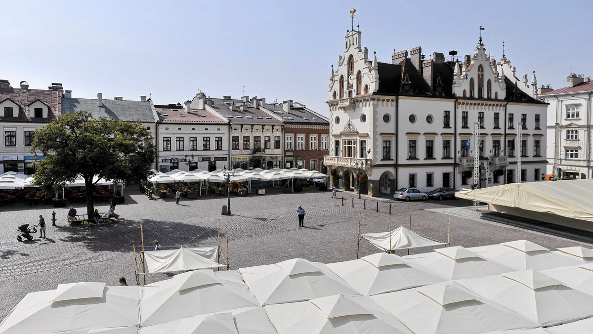 W ciągu najbliższych 36 lat z Podkarpacia zniknie średnio co dziesiąty mieszkaniec. Jedyne co wzrośnie, to liczba seniorów.