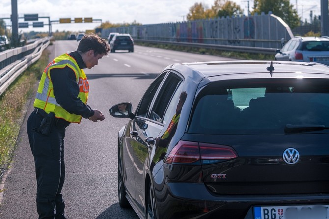 ILUSTRACIJA/Advokat tvrdi da na ovo pitanje nikada ne treba da odgovorite saobraćajnoj policiji