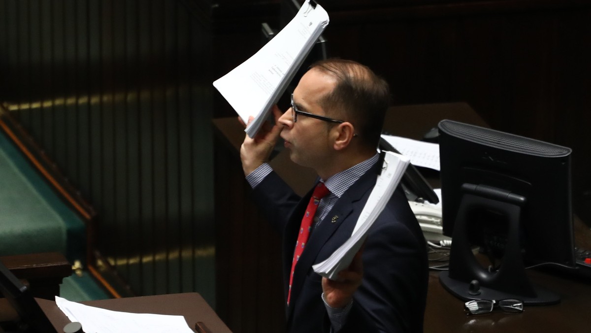 Zmiany w polsko-izraelskiej grupie parlamentarnej. Dotychczasowy jej przewodniczący, Michał Szczerba z PO, został odwołany z funkcji. Na czele grupy stanie poseł PiS Jan Krzysztof Ardanowski.