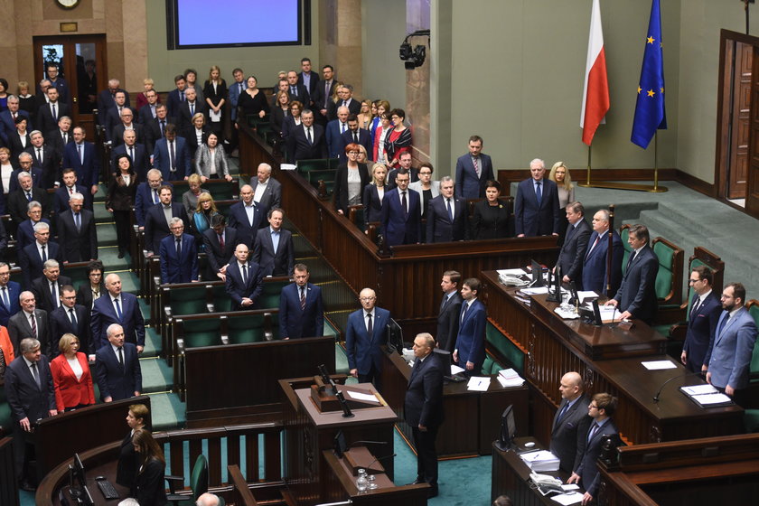 Jarosław Kaczyński, Ryszard Terlecki  i Beata Mazurek nieobecni podczas minuty ciszy dla Pawła Adamowicza