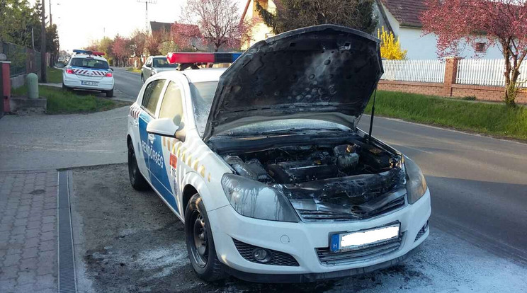 Menet közben gyulladt ki a motor / Fotó: Blikk