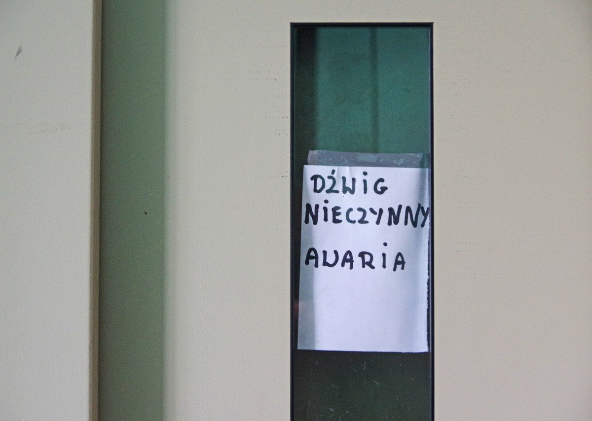 Mieszkasz na parterze i płacisz za windę? Sądy mają coraz więcej takich spraw