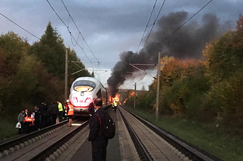 Pociąg ICE z Kolonii do Frankfurtu stanął z w płomieniach