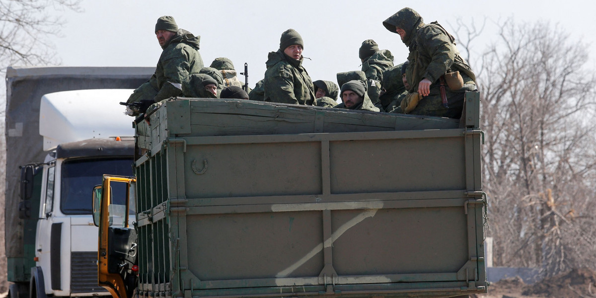 Rosyjskim żołnierzom wysłanym do Ukrainy może brakować tak podstawowych rzeczy, jak jedzenie czy zimowe ubrania.