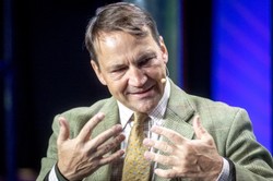 CBA sprawdza oświadczenia majątkowe Radosława Sikorskiego. Były szef MSZ deklaruje współpracę