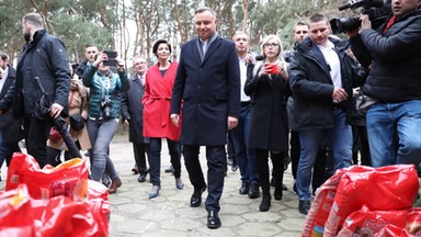 Andrzej Duda spotkał się z mieszkańcami Łowicza. Pojawili się też przeciwnicy prezydenta