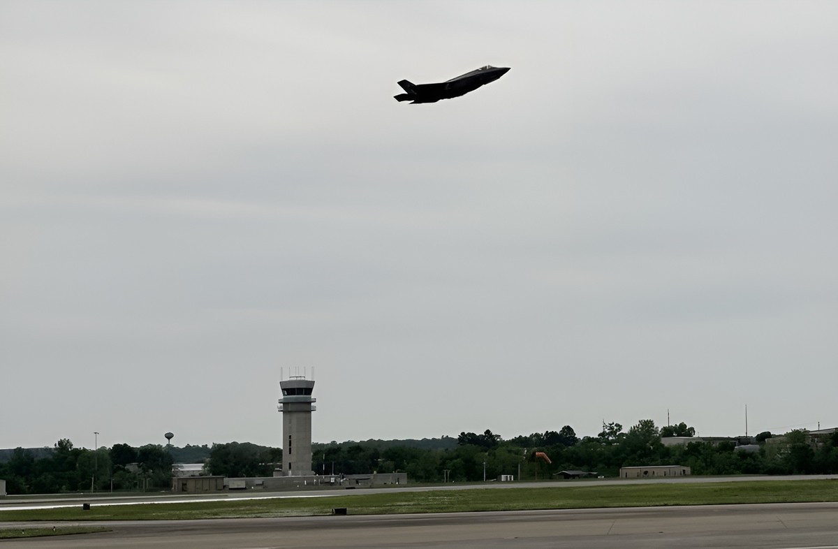 Trzeci polski pilot wzbił się w powietrze na pokładzie myśliwca F-35.