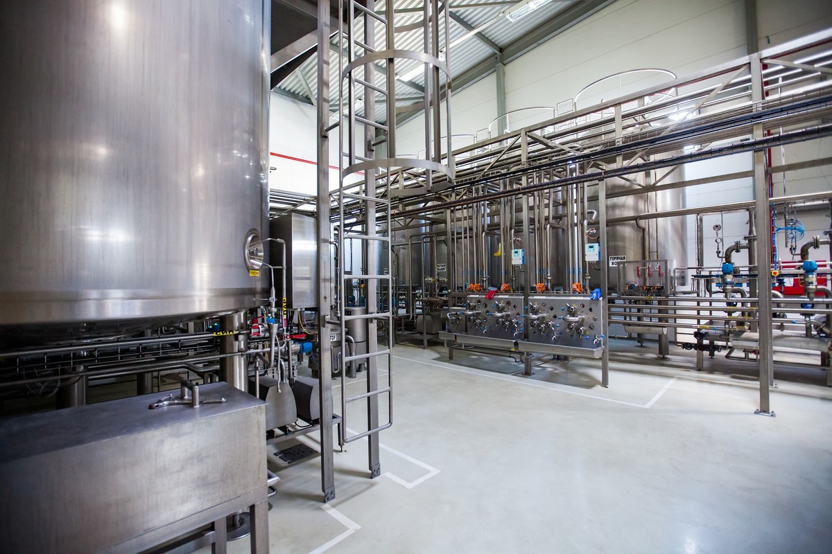 Głośne zamknięcie fabryki u mlecznego giganta. Co to oznacza dla polskiego rynku?