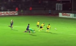 Hit internetu! Trzy kobiety, piłka, pusta bramka i... sami zobaczcie, co się stało [WIDEO]