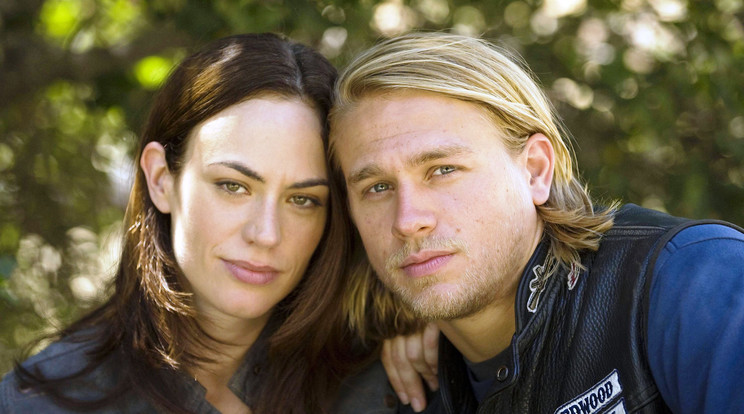 Maggie Siff és Charlie Hunnam a Kemény motorosok első évadában (Fotó: RAS-archív)