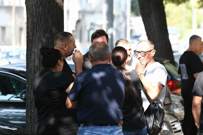 Anđelko Aćimović sa porodicama stradalih u Mladenovcu