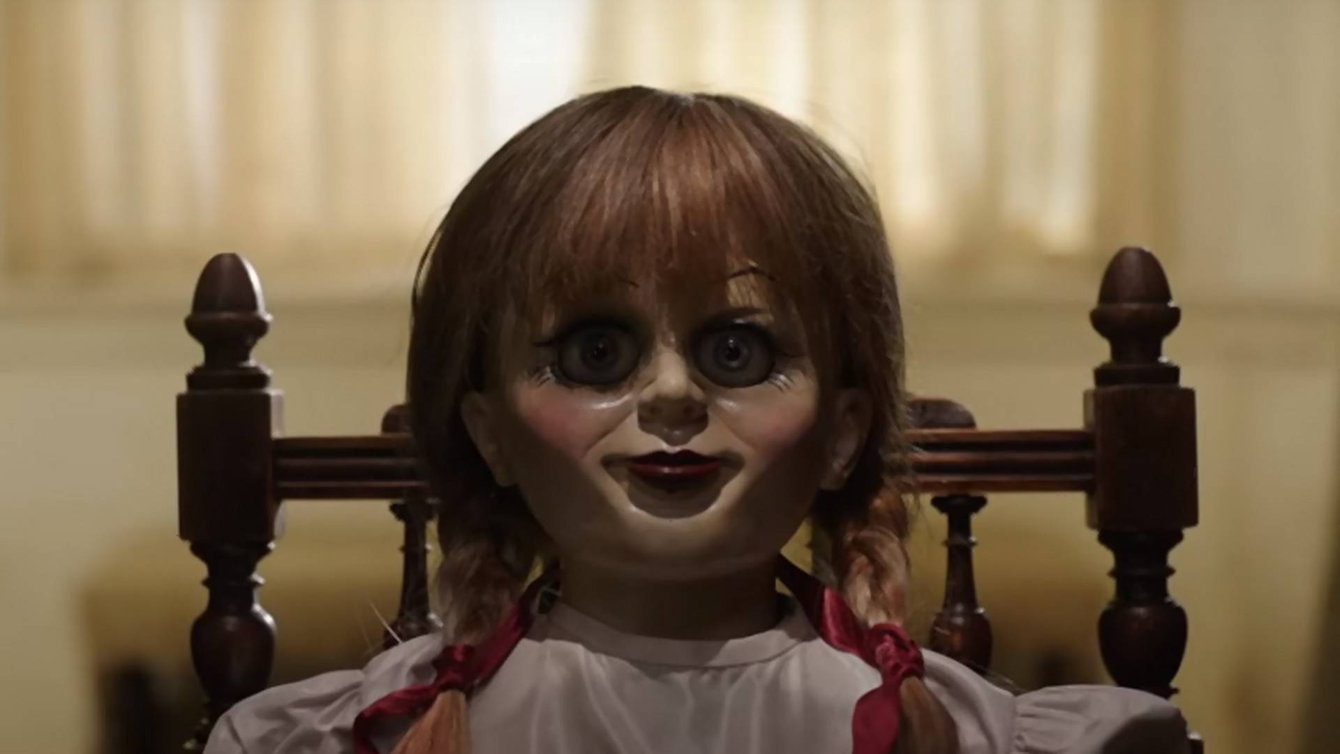 Zobacz dwie nowe sceny z horroru "Annabelle: Narodziny zła". Premiera nadchodzi wielkimi krokami
