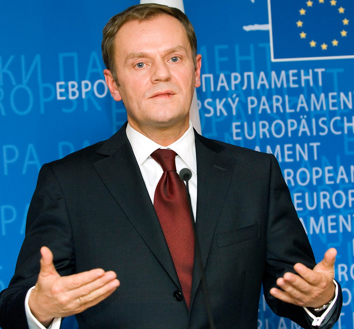 "Znam inne formy zaproszenia do rozmowy niż okupacja. (...) Żadne próby nacisku siłowego nie zrobią na mnie wrażenia" - oświadczył Tusk.