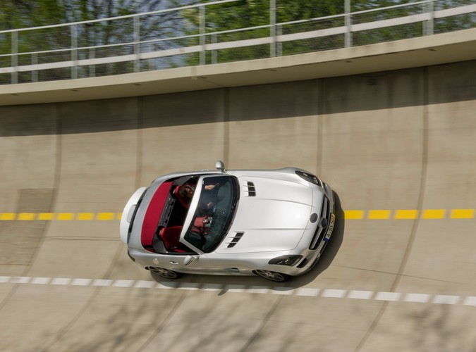 Mercedes ujawnił zdjęcia z testów SLS-a w wersji roadster...