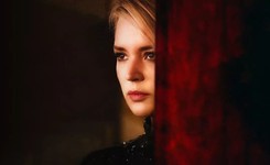 'Sekret Madeleine Collins'. Między wyzwoleniem a zniewoleniem [#DobryCynk]