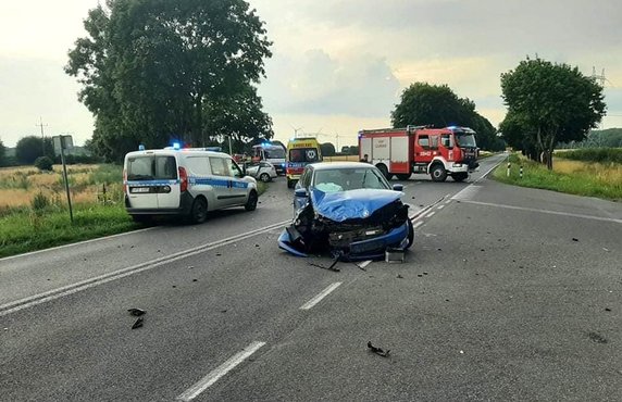 Zderzenie opla i skody na DW130 fot. Pomoc Drogowa Fix-Car