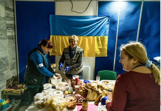 Ukrainki walczą o swój kraj. Chwytają za broń, robią siatki maskujące, gotują posiłki i odbierają porody