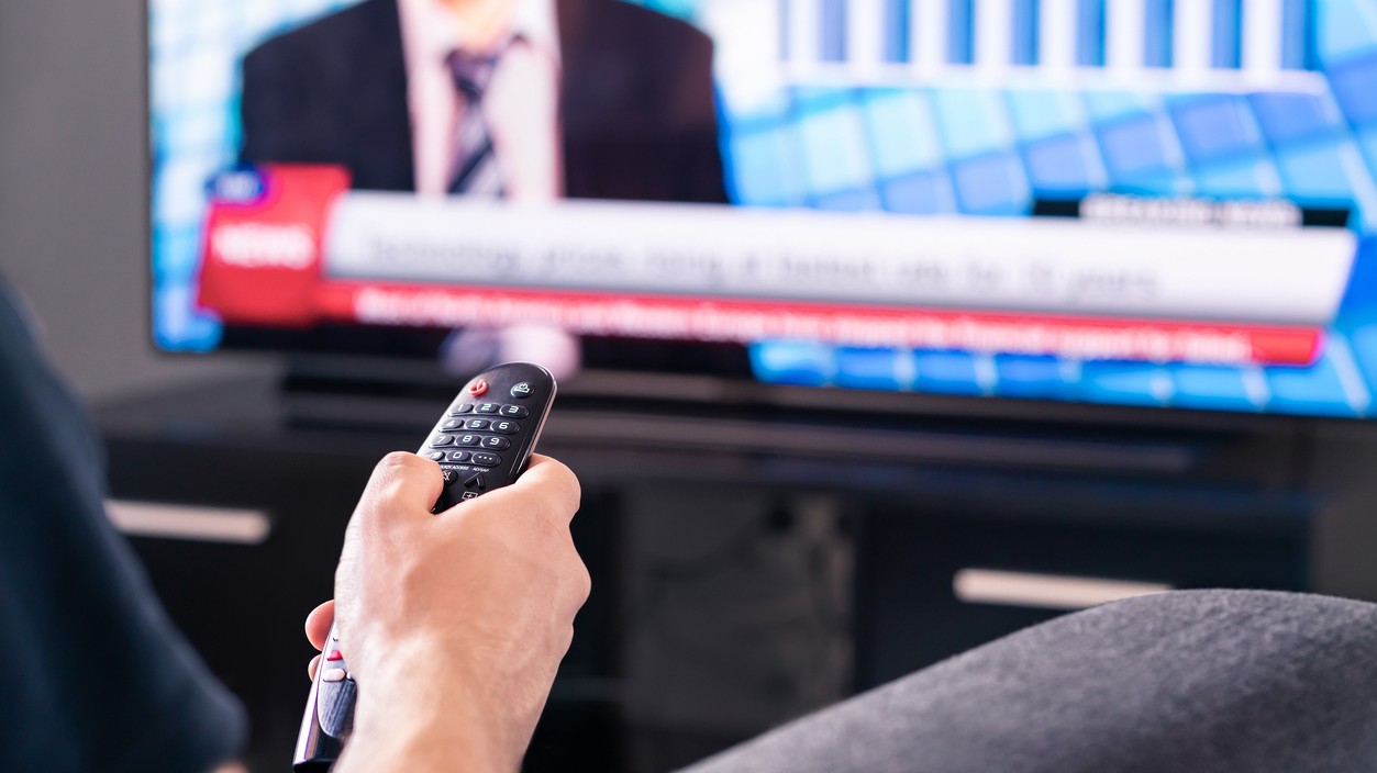 Moderátor verejnoprávnej RTV sa ospravedlnil za nekritické novinárstvo. (ilustračné foto)