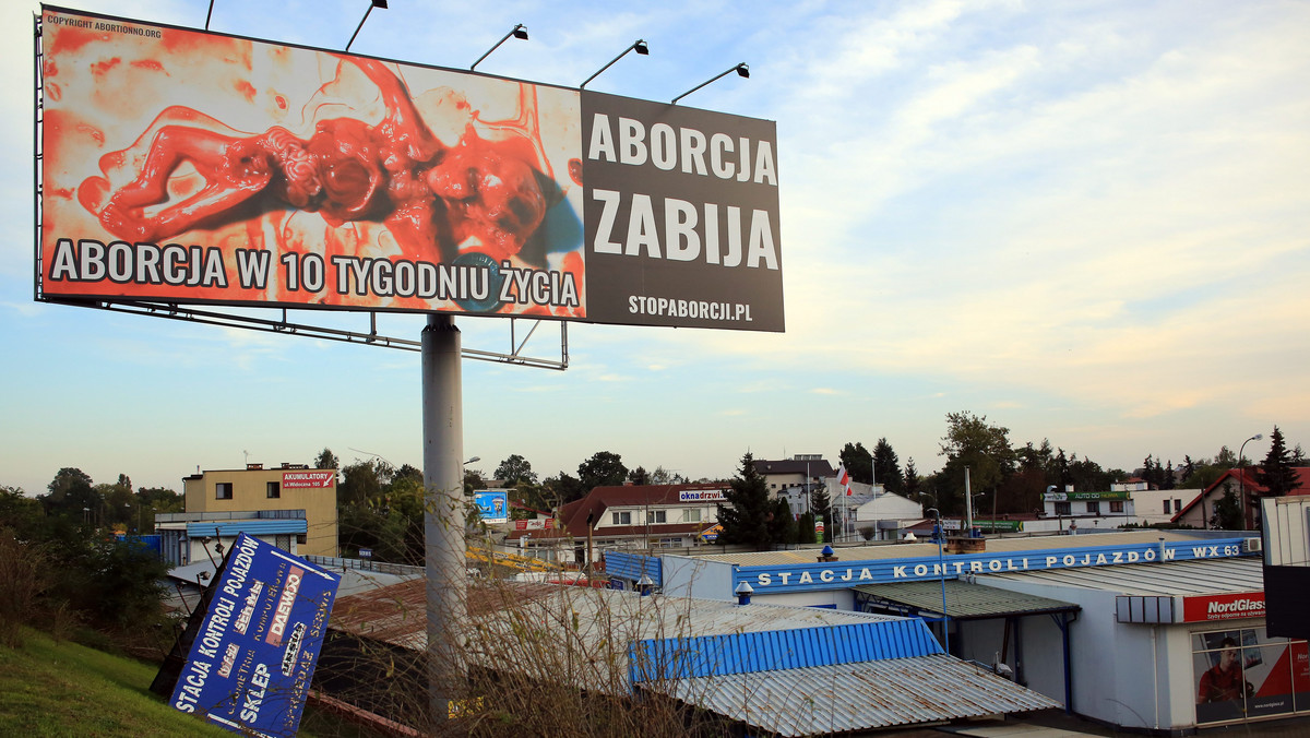 Radni Lesznowoli doprowadzili do usunięcia billboardu z wizerunkiem martwych płodów - informuje "Metro Warszawa". - Musieliśmy uruchomić plan B. - powiedział radny Marcin Kania.