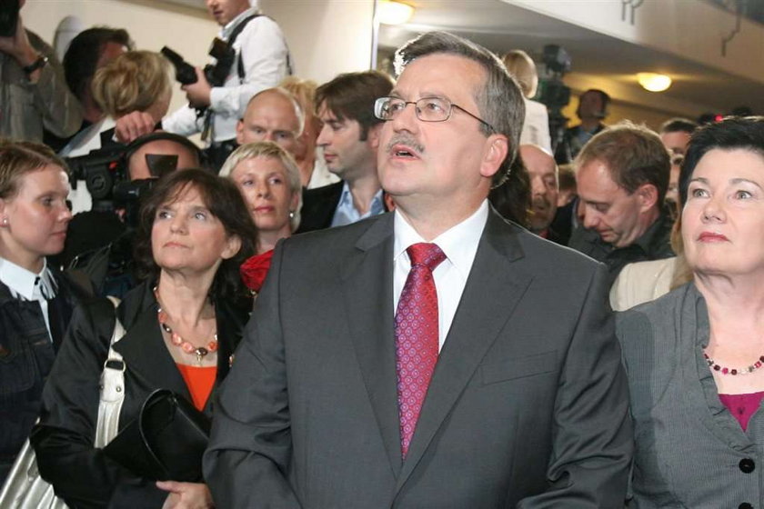 Komorowski bez wąsów?! ZOBACZ