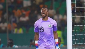 Super Eagles goalkeeper, Stanley Nwabali [Twitter:Oganlamedia]