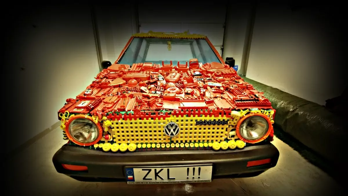 Volkswagen Golf z plastikowych zabawek