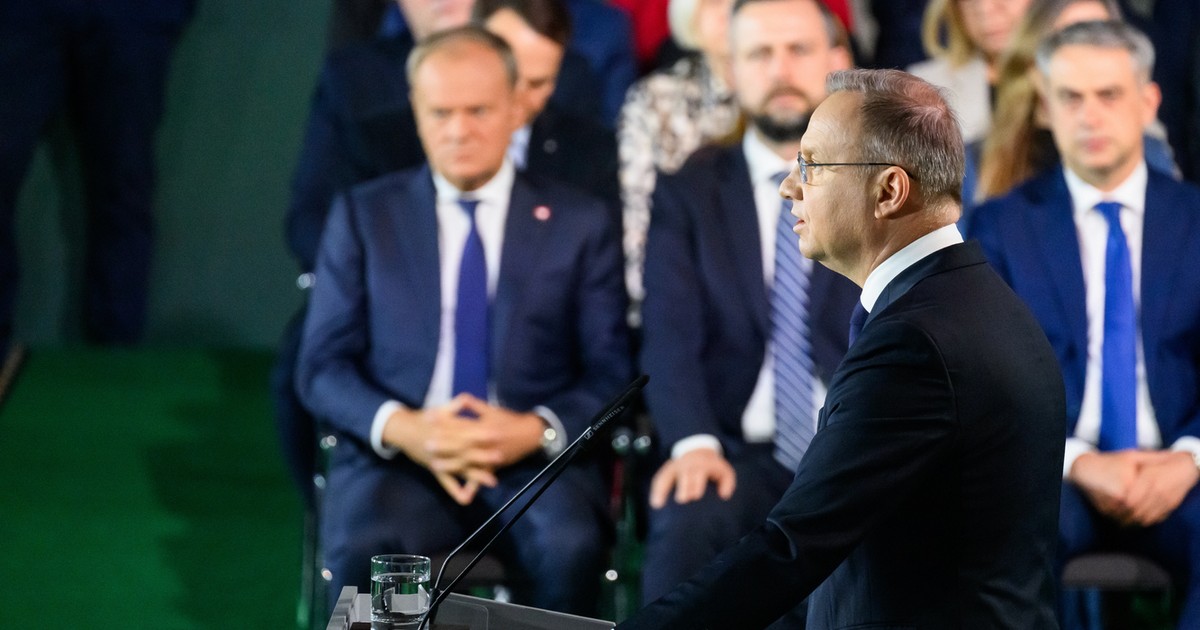 Starcie Dudy z Tuskiem nad koroną Chrobrego. "Czasami im więcej słów, tym mniej one ważą"