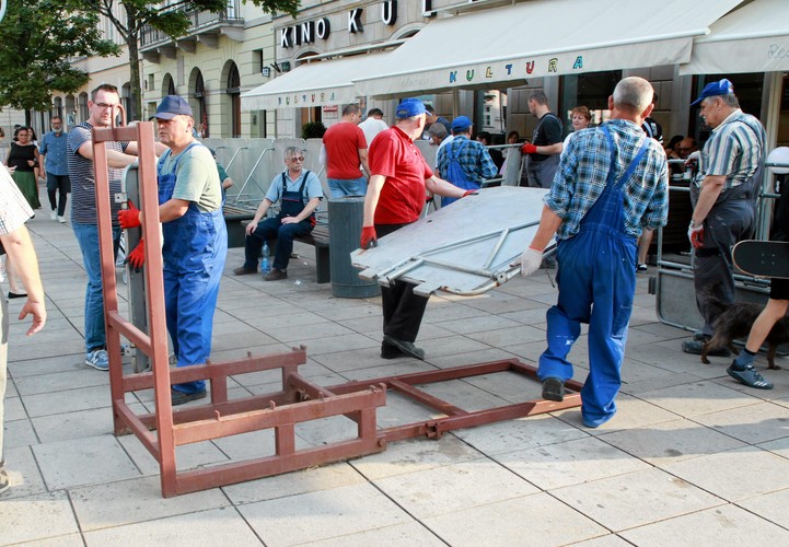 Barierki na Krakowskim Przedmieściu w Warszawie