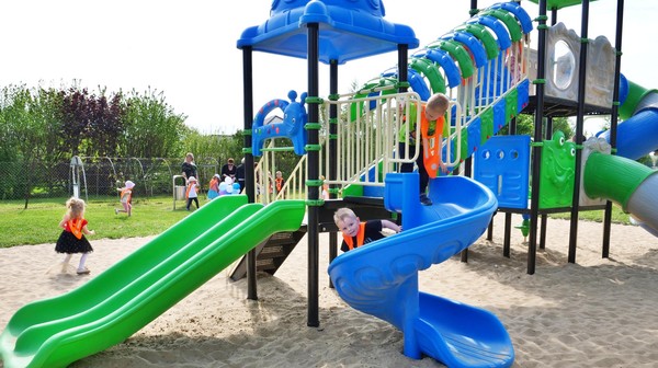 Wsparcie pozwoliło na realizację 47 projektów, m.in. modernizacji boisk sportowych i placów zabaw.