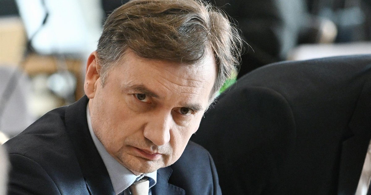 Policja szuka Zbigniewa Ziobry. Zjawili się przed jego domem