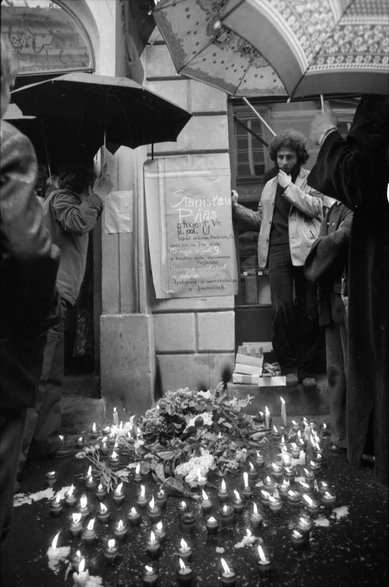 Bronisław Wildstein podczas manifestacji po śmierci Stanisława Pyjasa. Kraków, 1977 r.