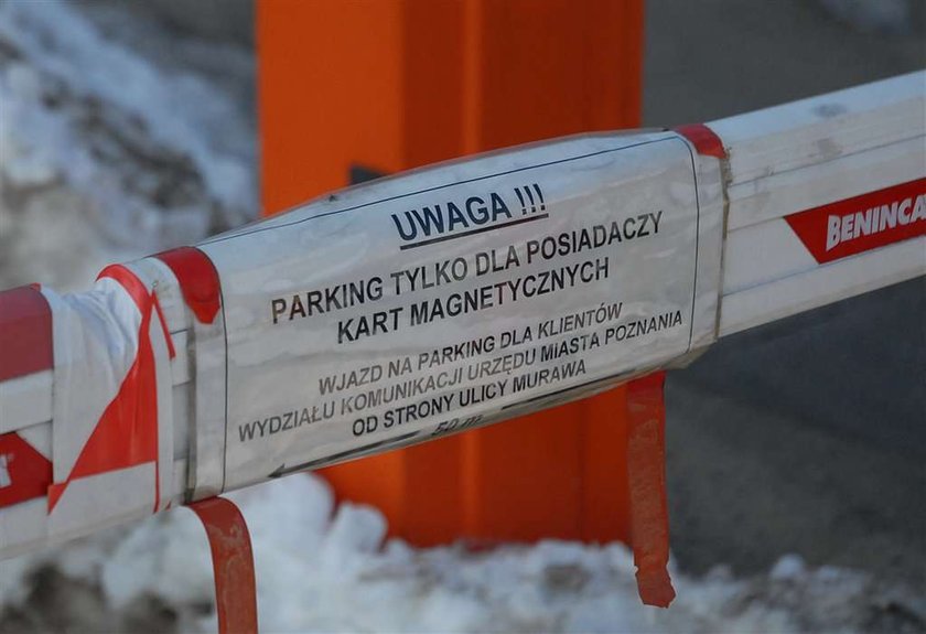 Urzędnicy mają duże parkingi