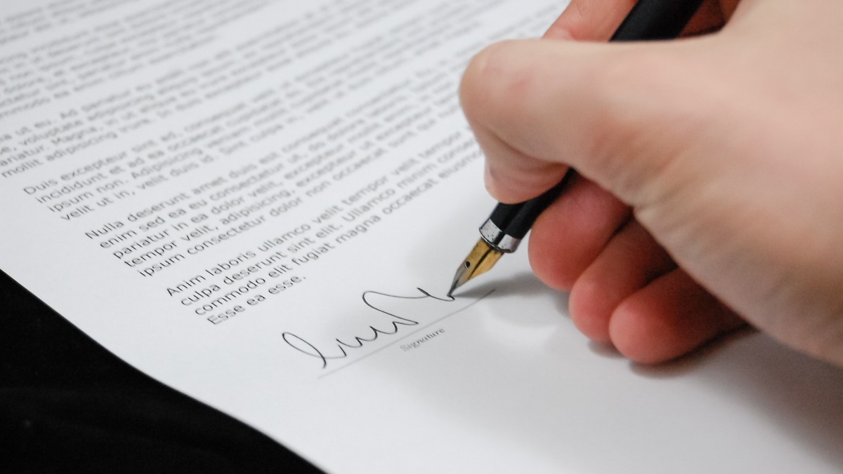 close-up-contract-document-48148