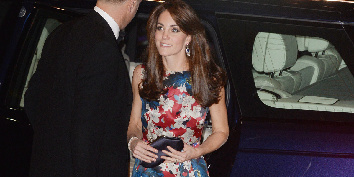 Księżna Kate we wzorzystej sukience