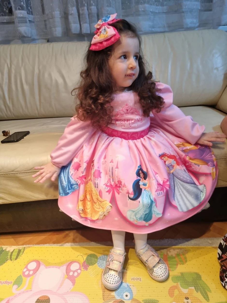 Kao i svaka devojčica, i Sofija voli haljine za princeze