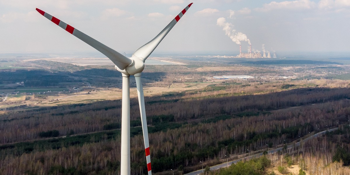 Operator już teraz ma problemy ze zbilansowaniem krajowego systemu energetycznego, gdy wiatraki produkują za dużo lub za mało energii. 