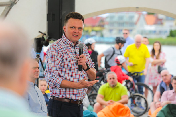 Lider Polski 2050 Szymon Hołownia na spotkaniu z sympatykami w Mikołajkach, w ramach trasy #Jest!Trzecia Droga