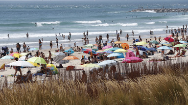 Pomimo restrykcji na portugalskich plażach były tysiące turystów