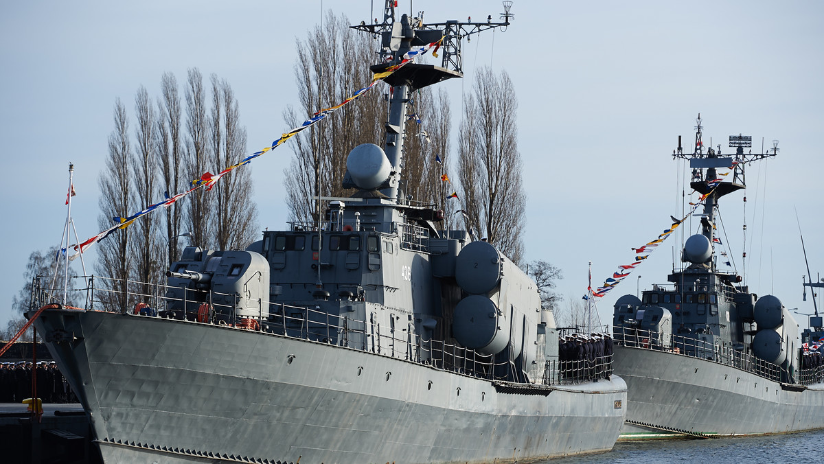 ORP "Metalowiec" i ORP "Rolnik" – na tych dwóch okrętach rakietowych Marynarki Wojennej opuszczono uroczyście we wtorek banderę. Jednostki zostały wycofane ze służby. Trafią do Agencji Mienia Wojskowego, która spróbuje je sprzedać.